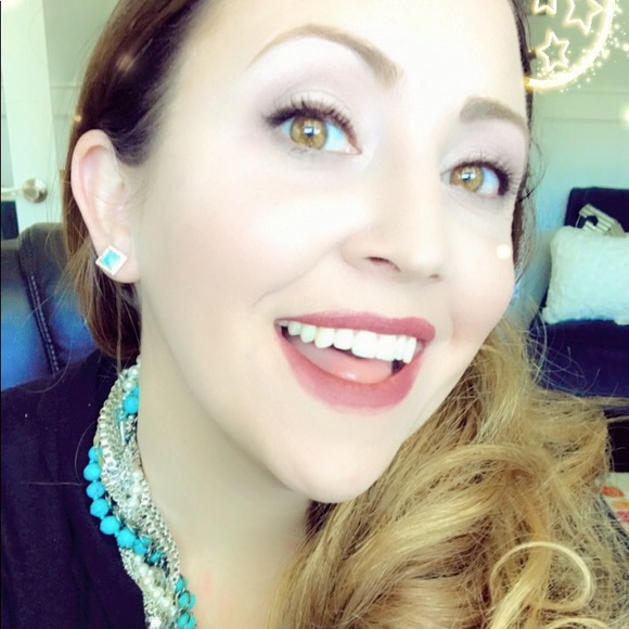 Meet your Posher, Tiffany - Picture 3 of 8